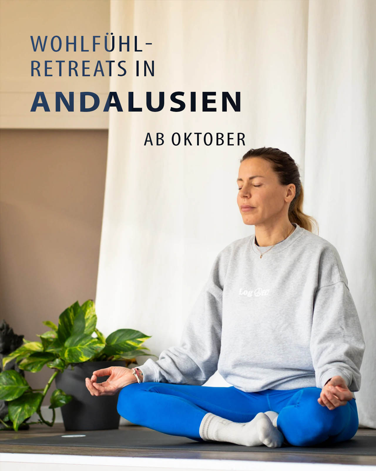 Meditierende Frau in ruhiger Atmosphäre